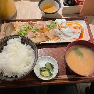 チャーシュー玉子定食(ブランニュー酒場カツオとさくら)