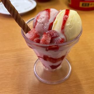 練乳いちごパフェ(スシロー 北本店)