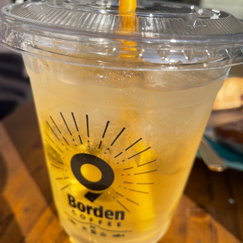 アップルジュース(9 Borden Coffee)