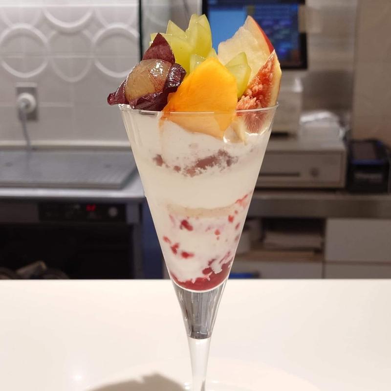 秋果のパフェ(タカノフルーツパーラー パフェリオ本店)