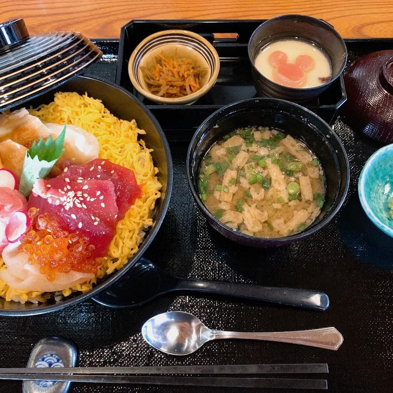 鮪と海鮮のちらし丼(れすとらん北齋)