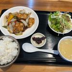 ランチセット(鶏胸肉と野菜の黒酢炒め)(中華　丸)