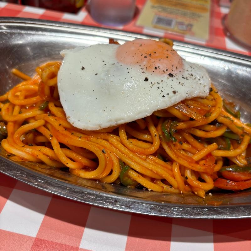 ナポリタン野菜増し目玉焼き(スパゲッティーのパンチョ 新宿南口店)