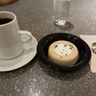 季節のコーヒーとコーヒーババロア(Mole&Hosoi Coffees / Mole Gallery)