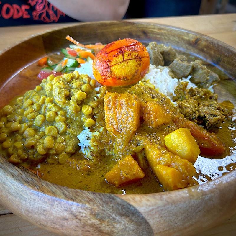 本日の気まぐれプレート(スパイシーカレーHalal Hub)