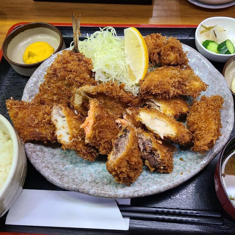 魚フライ定食 おかず大 大根おろし×2 牡蠣フライ4個(とんかつ 不二(ふじ))