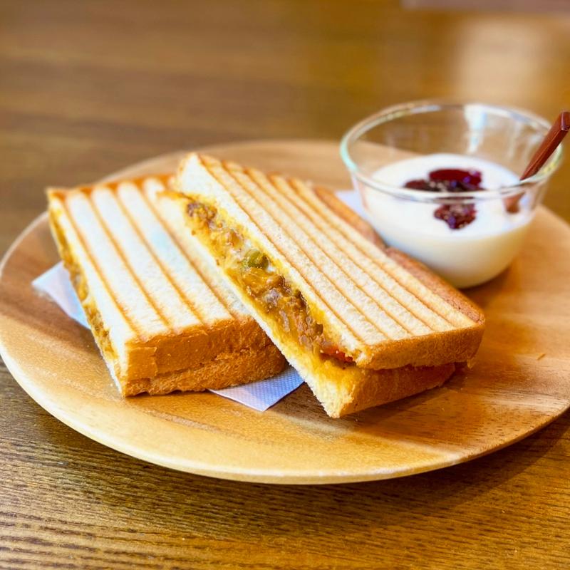 ホットサンド:チーズカレー(みなやす珈琲)