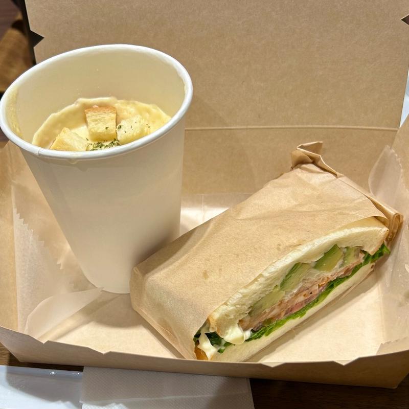 ハーフサンドイッチと本日のスープセット(イー・エー・グラン ペリエ千葉店)