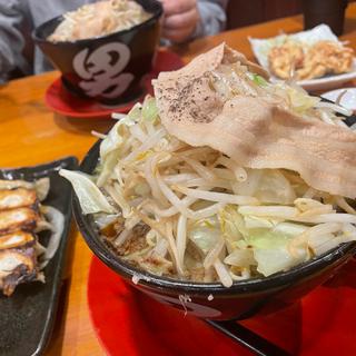 ド根性の醤油(野菜盛)+餃子セット(男のらぁめん 神戸ちぇりー亭 宝塚店)