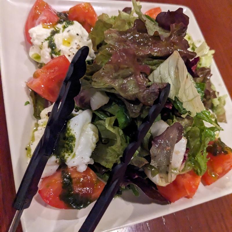 静岡産アメーラトマトとモッツァレラチーズのカプレーゼ(La Coccinella （ラコッチネッラ）)