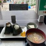 おにぎりと豚汁(れすと )