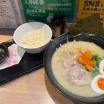 白らーめん、鶏白湯飯