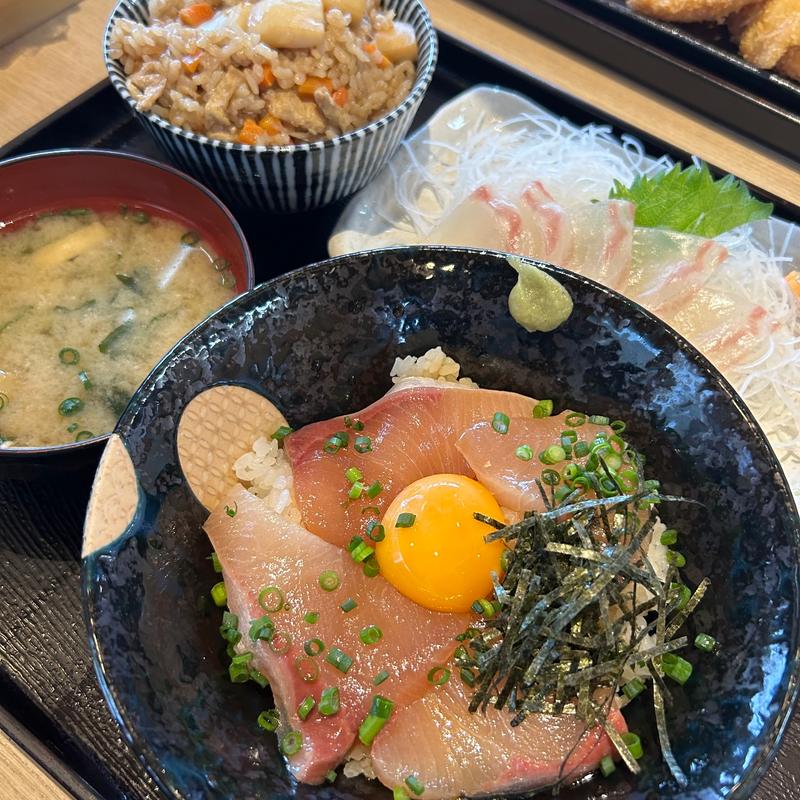 オリーブハマチの漬け丼（並）(海鮮食堂 じゃこや )