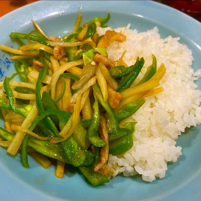 ピーマンと豚肉の細切り炒め丼(光華飯店 （コウカハンテン）)