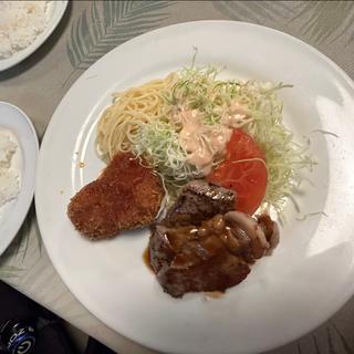 ランチ　牛ステーキ&エビクリームコロッケ(ビフテキ・欧風料理 スエヒロ)