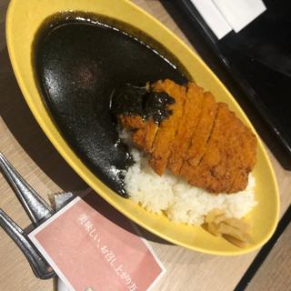 博多とんこつ黒カツカレー(博多カレー研究所)