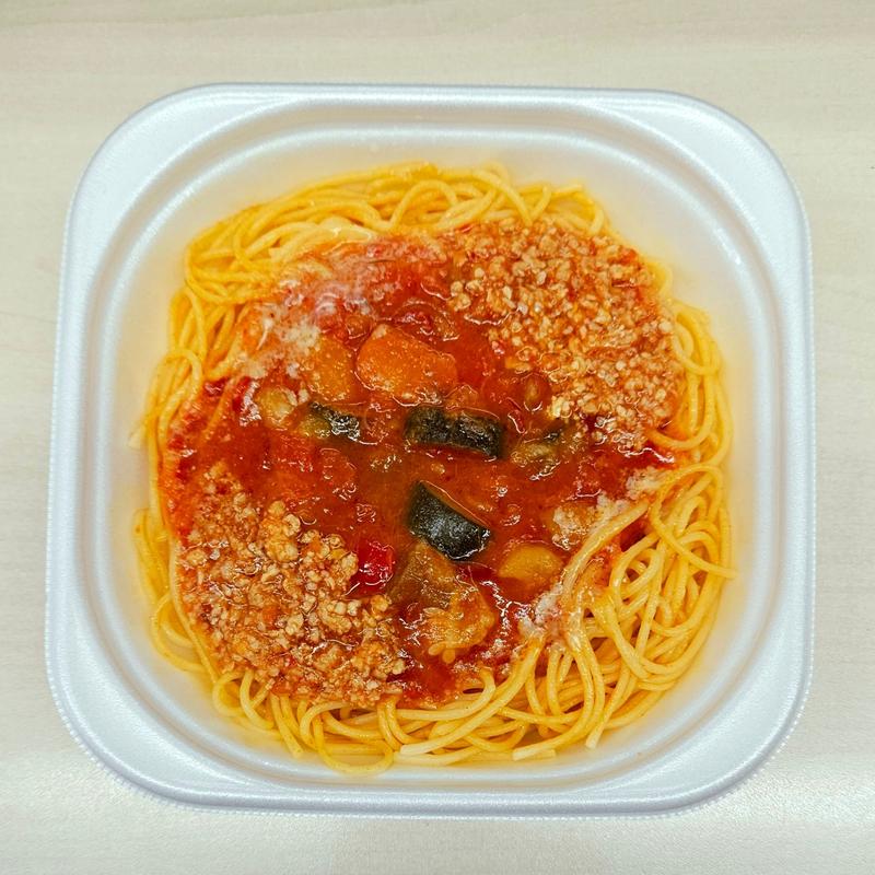 彩り野菜と挽肉のピリ辛トマトパスタ(セブンイレブン 麹町駅前店)