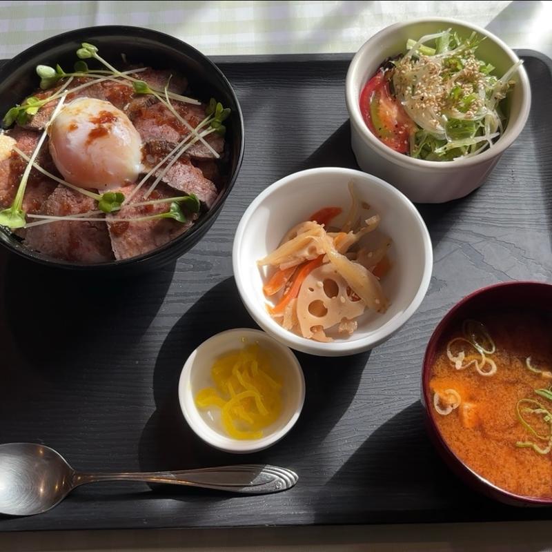 ローストビーフ丼(酒場そらまめ)