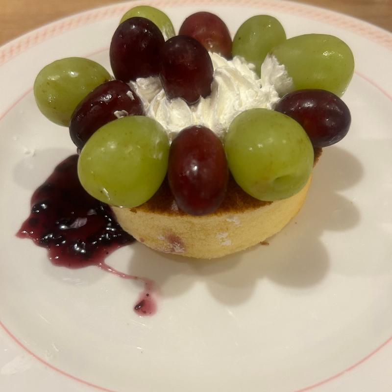 2色のたっぷりぶどうのパンケーキ（季節限定メニュー）(ジョイフル 日向店 )