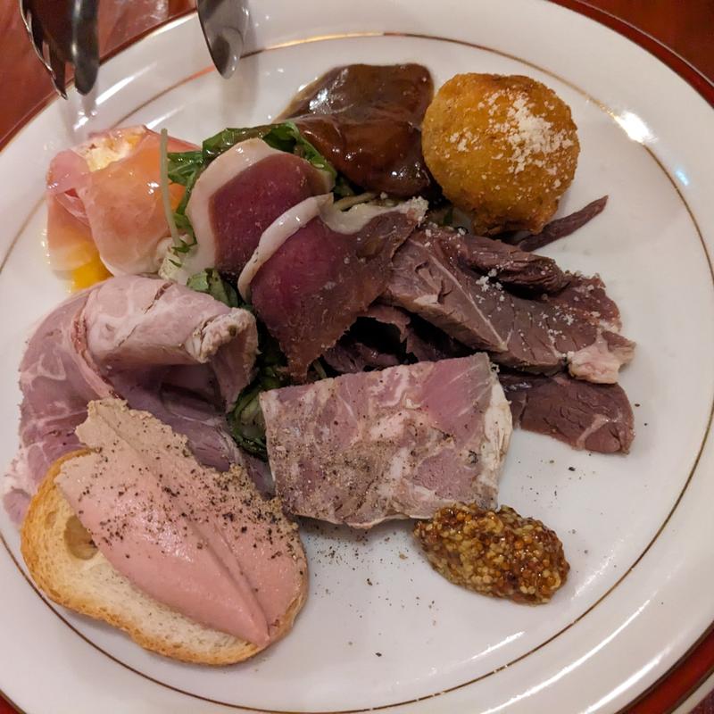 前菜のいろいろ盛り合わせ(チェッポ)