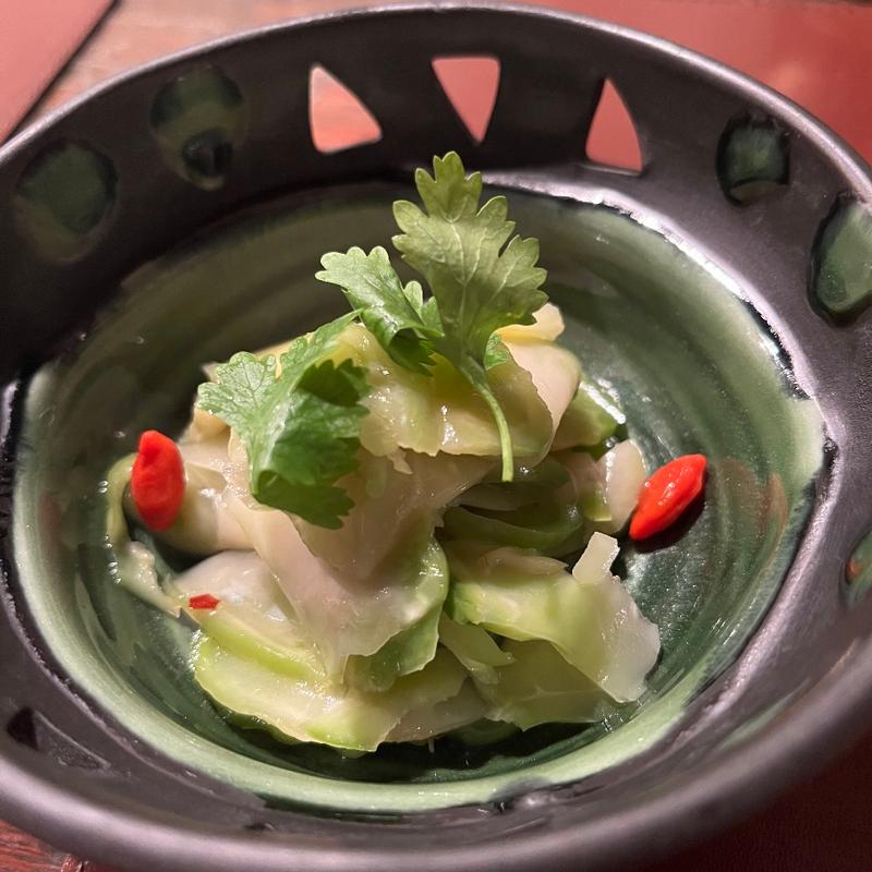 フレッシュザーサイの浅漬けごま油和え(創作中華 えにし)