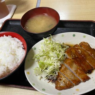 ポークソテー定食(和食・そば いちぞう 十二社店)