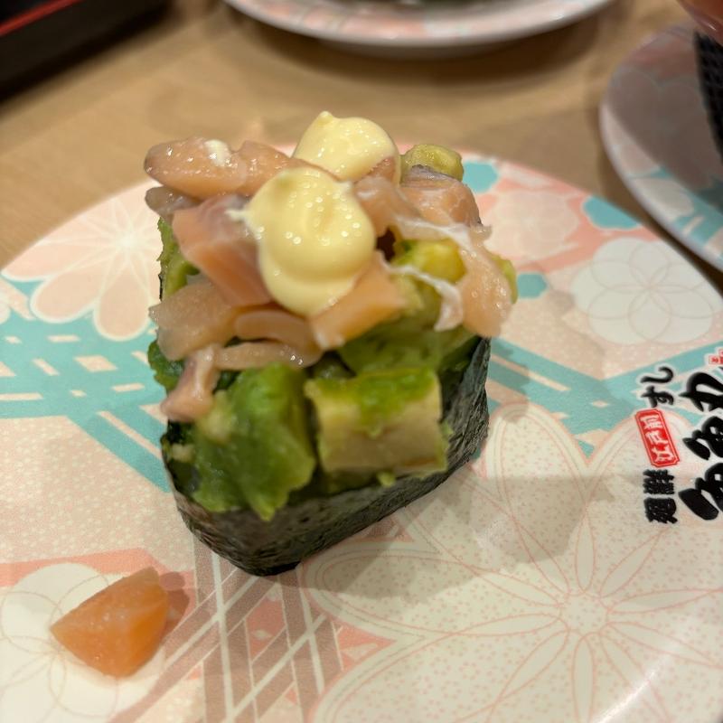 サーモンとアボカド(魚魚丸 緑区鹿山店)