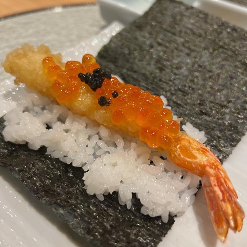 天ぷらの手巻き寿司(天冨良 麻布よこ田 新宿別邸)