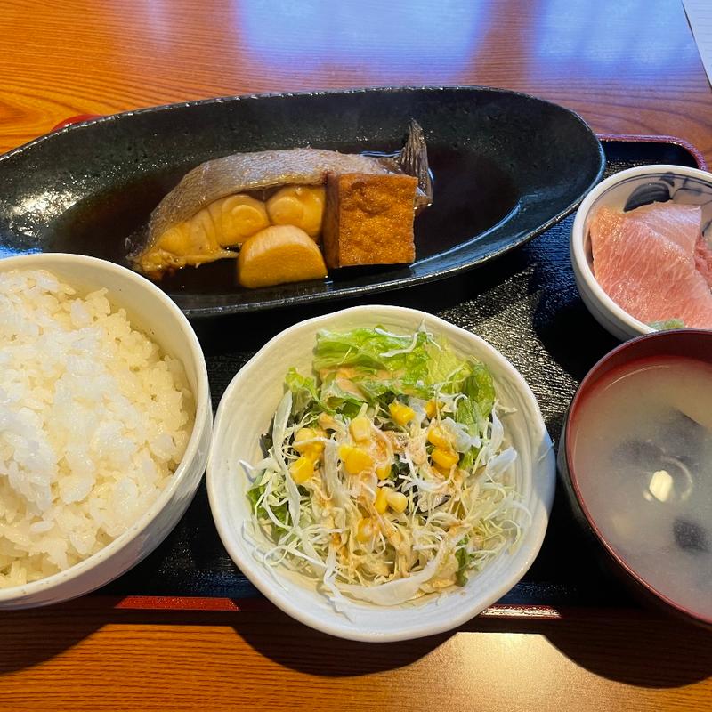 ヒラス煮魚・小刺し盛り(秋葉原漁港 快海 （あきはばらぎょこう かいかい）)