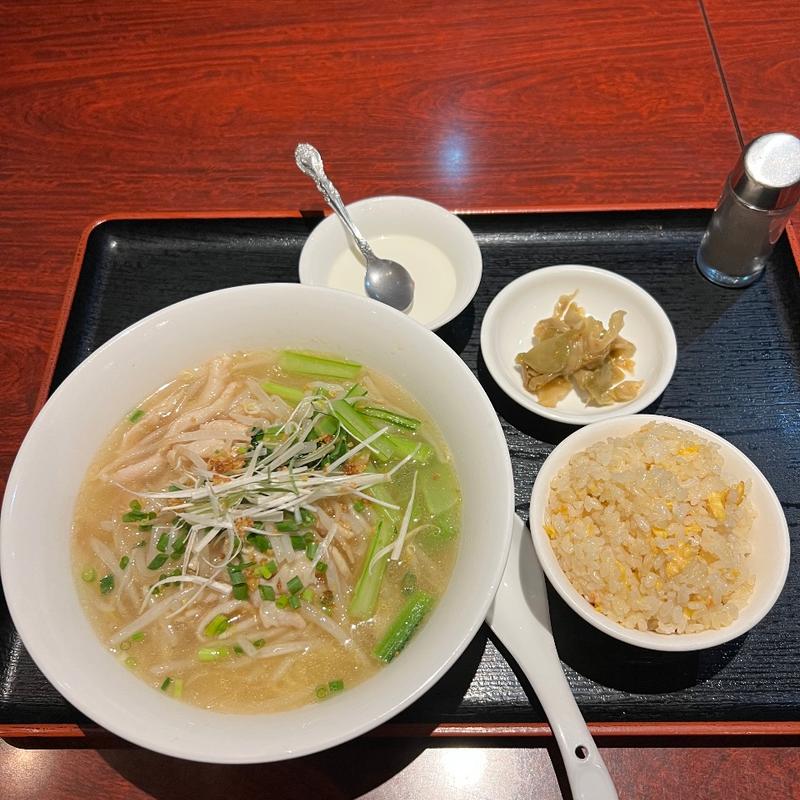 葱入り鶏肉そば　半チャーハンセット(青蓮 日本大通り店)