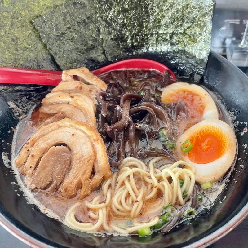 スペシャルとんこつラーメン 黒(麺や 丸壱)