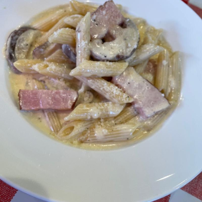 肉厚シイタケとベーコンのクリームソースペンネ(オステリアデコ)