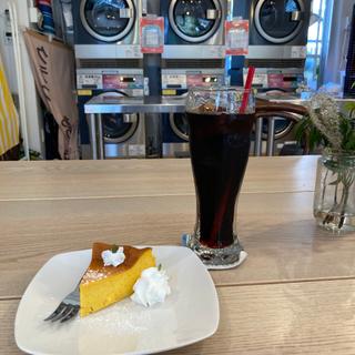 アイスコーヒー+きまぐれケーキ(喫茶ランドリー ホシノタニ団地)