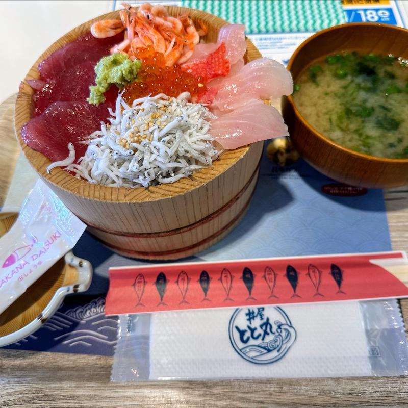 金目鯛しらす桜えび桶もり丼(おさかな丼屋 とと丸食堂)