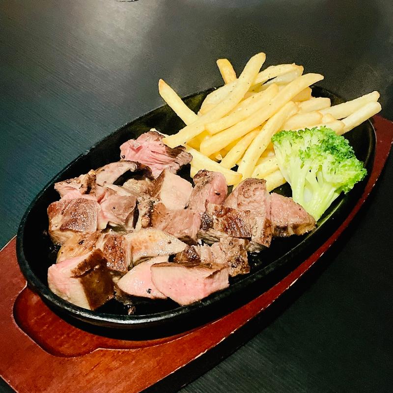 厚切り牛タンステーキ(Bar REGOLITH)