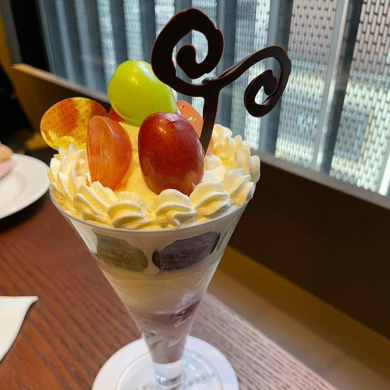 旬の葡萄とホワイトチョコレートパフェ(ピエールマルコリーニ銀座店)