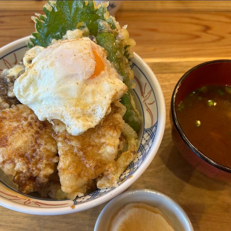かしわ天丼(うどんマルナナ)