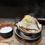 どてちんチャーシュー　ヤサイマシマシ他マシ