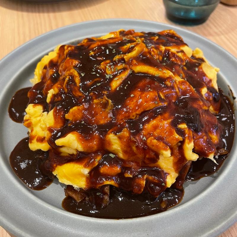 えびめしを包んだデミグラスオムライス(からふね屋CAFE さんすて岡山店)