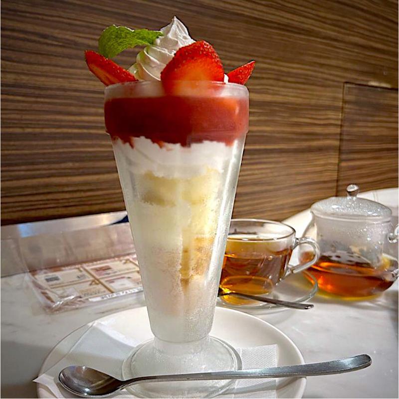 たっぷりストロベリーとバニラジェラートのパフェ(ニューヨークキッチン エスパル仙台 （NEW YORK KITCHEN）)