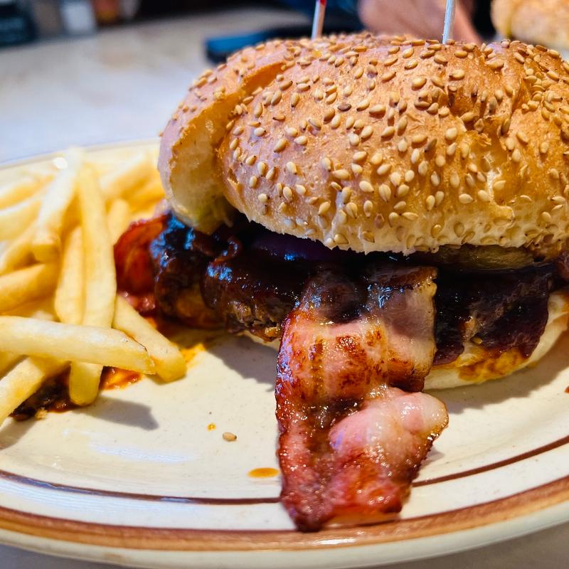 グリルパインBBQバーガー(Hey's Diner)