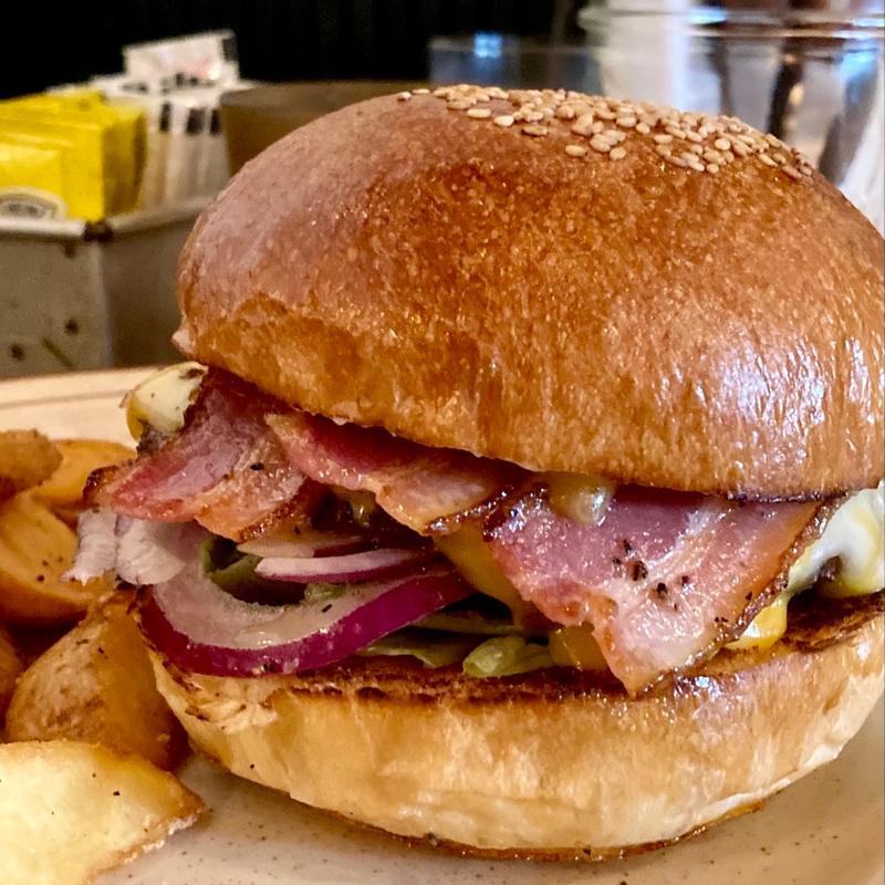 コルビージャックベーコンチーズバーガー(CRITTERS BURGER)