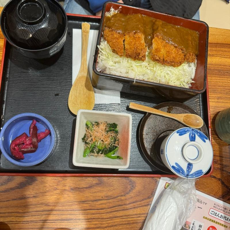 ロースかつカレー重(霧笛屋 KITTEグランシェ店)