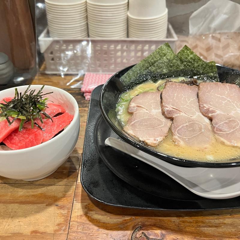 贅沢とんこつラーメン　まぐろ丼セット(らーめん 一空)