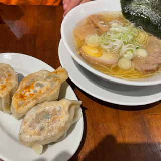 塩ラーメン&大餃子(ちょもらんま酒場 ヤエチカ店)