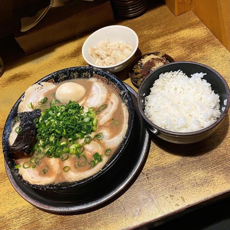 とんこつチャーシューメン ご飯大 替玉(無鉄砲大阪店 （むてっぽう）)