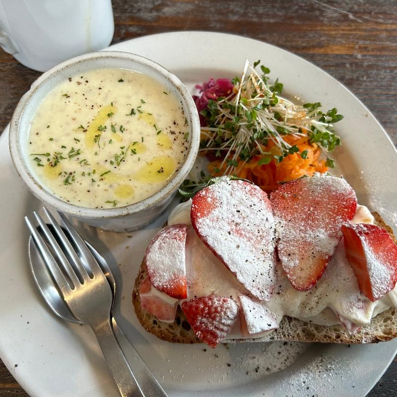 ライ麦パンのタルティーヌセット(苺とレアチーズクリーム)(リトルクックー)