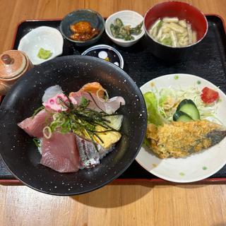 海鮮丼アジフライ定食(ひむか食堂)