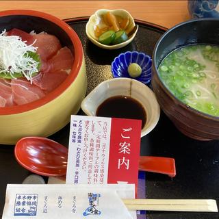 マグロ丼　酢飯(串木野市漁協直営 海鮮まぐろ家)