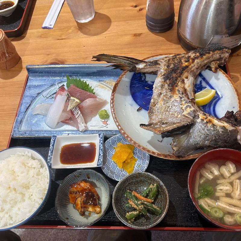 焼魚定食（焼魚とお刺身）(ひむか食堂)